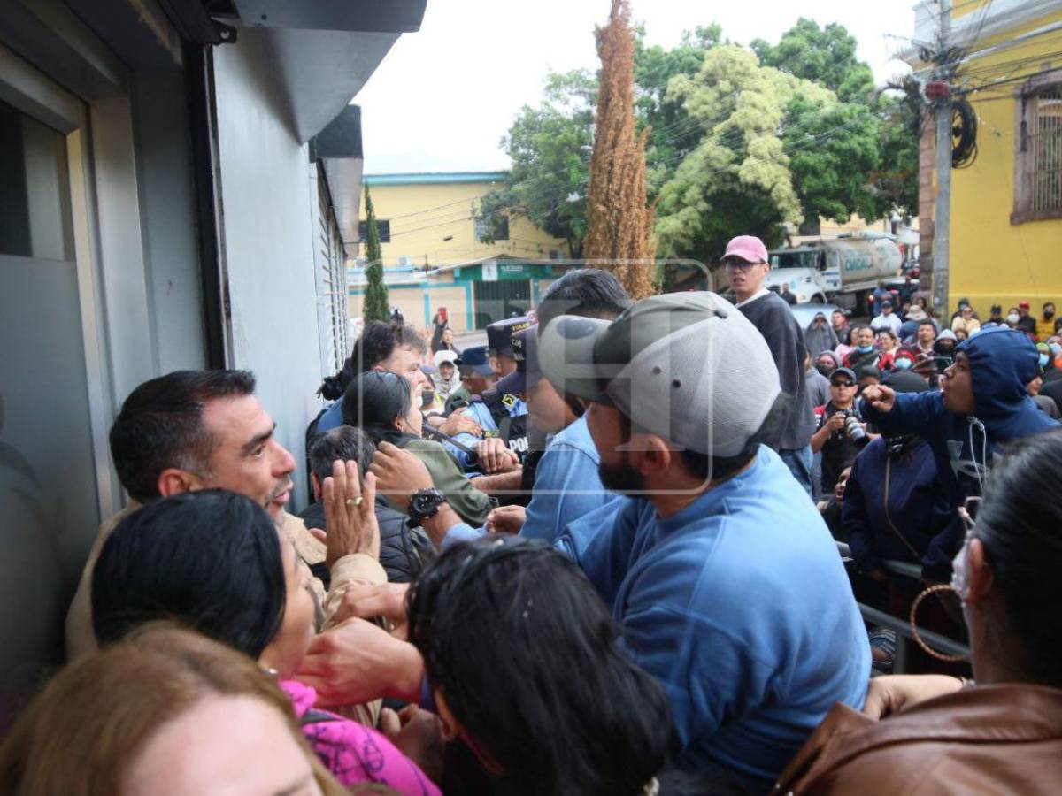 Entre insultos, así fue la agresión que sufrió Rolando Contreras por simpatizantes de Libre