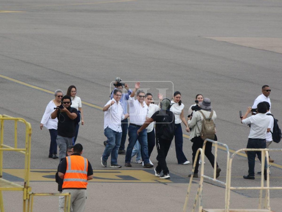 El esperado beso que Ana García le dio a Juan Orlando Hernández tras su regreso a Honduras
