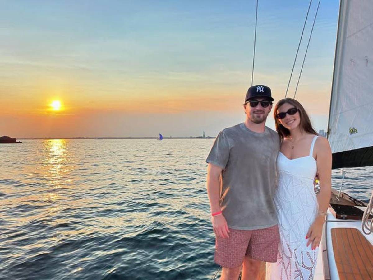 Daniel Neeson, hijo de Liam Neeson, anuncia su compromiso con Natalie Ackerman