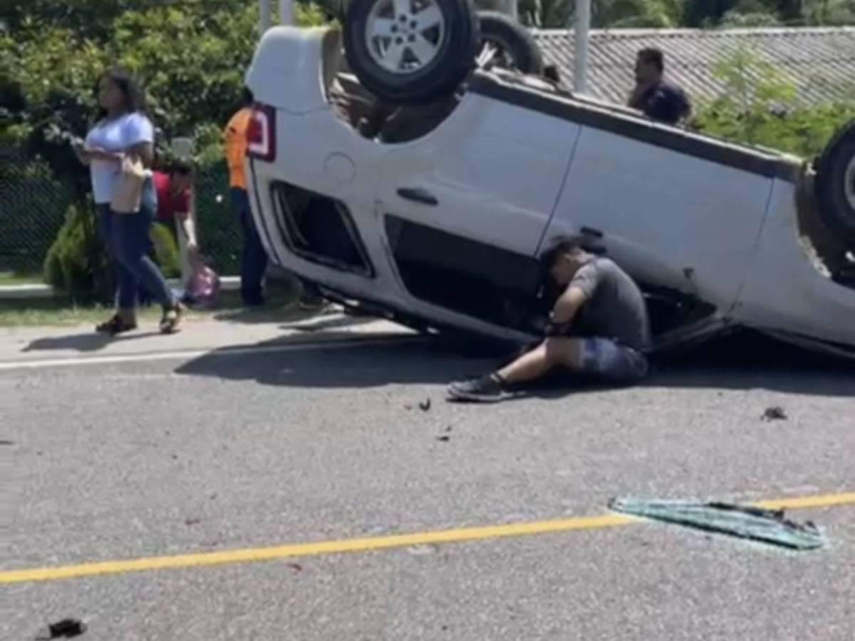 Él iba en carro prestado y la novia lo conducía, pero ella se fugó: testigos sobre colisión en Omoa
