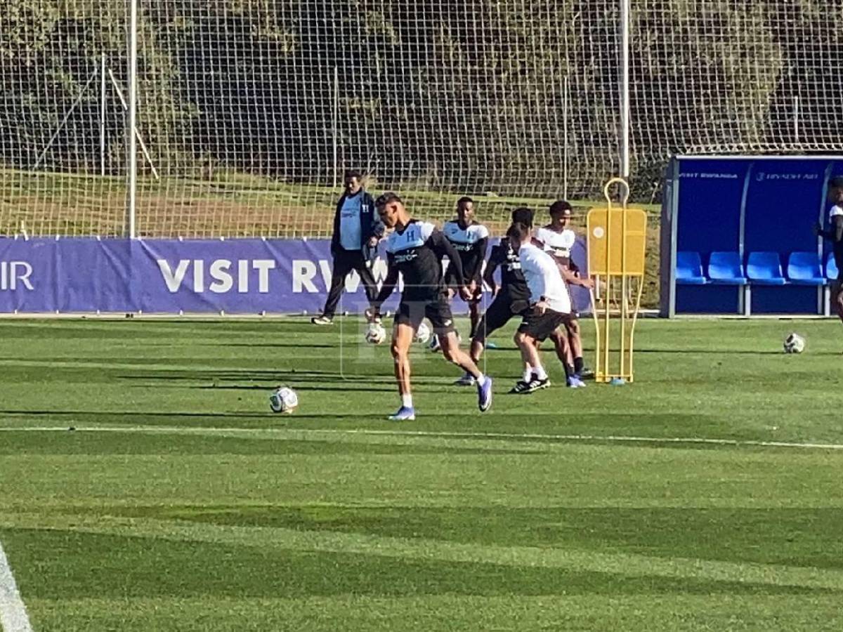 En cancha de gigante de España y el único jugador que faltó: El primer entreno de Honduras con nuevo DT