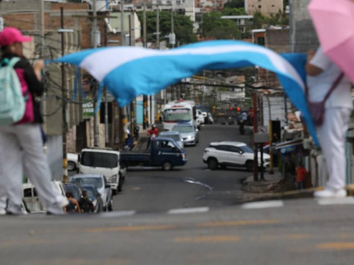 Protesta de enfermeras auxiliares desencadena caos en bulevar Suyapa y Centroamérica