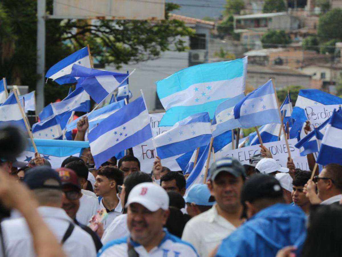 Sin democracia no hay paz: los mensajes en la marcha del Partido Nacional