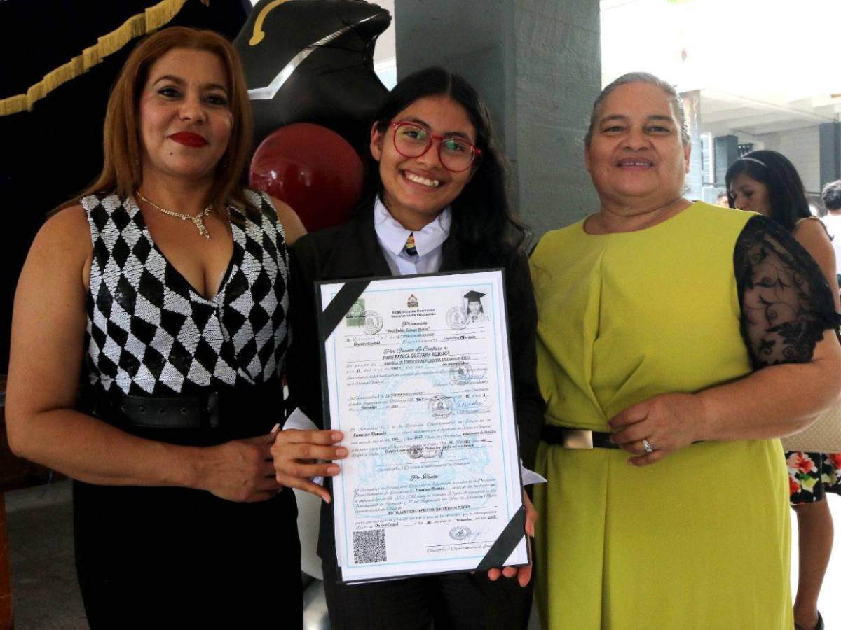 El emblemático Central Vicente Cáceres entrega 700 nuevos profesionales