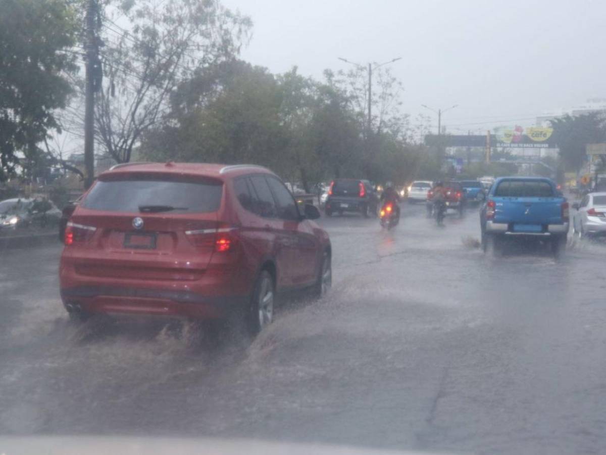 Vaguada y onda tropical seguirán dejando lluvias en el país: estas son las zonas afectadas