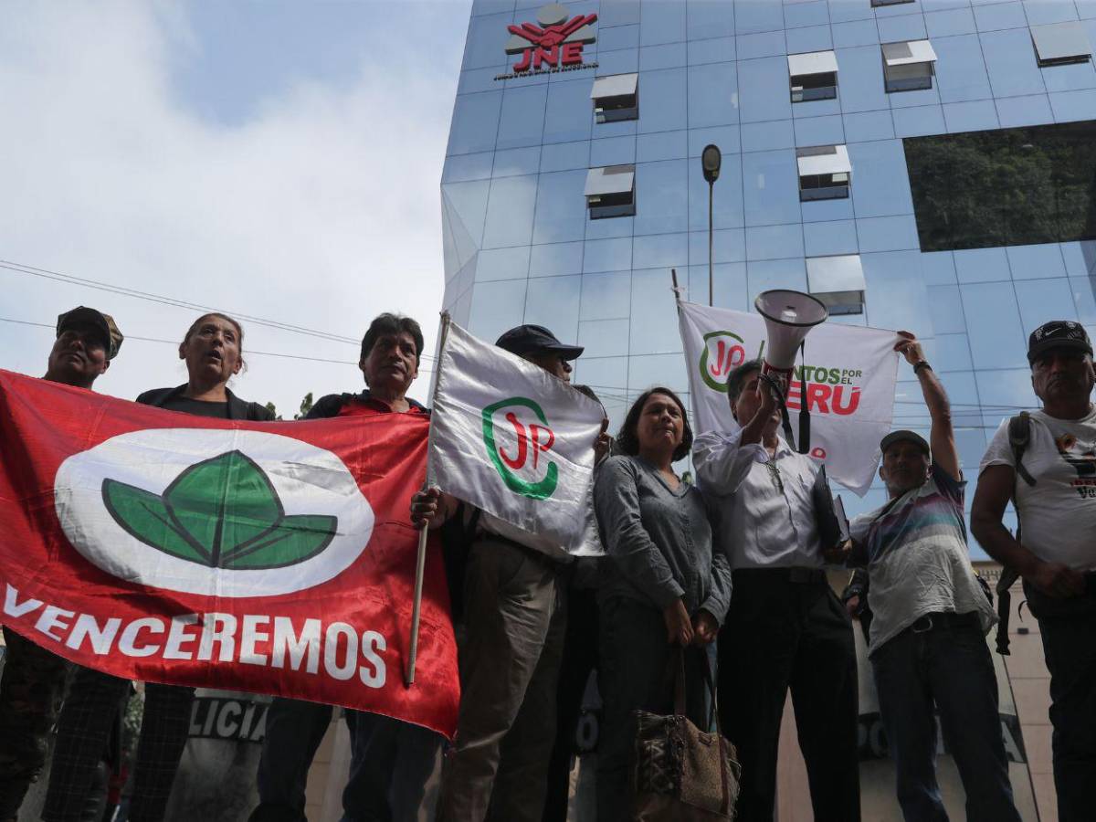 Caos electoral en Perú: denuncias de fraude y votos extraviados