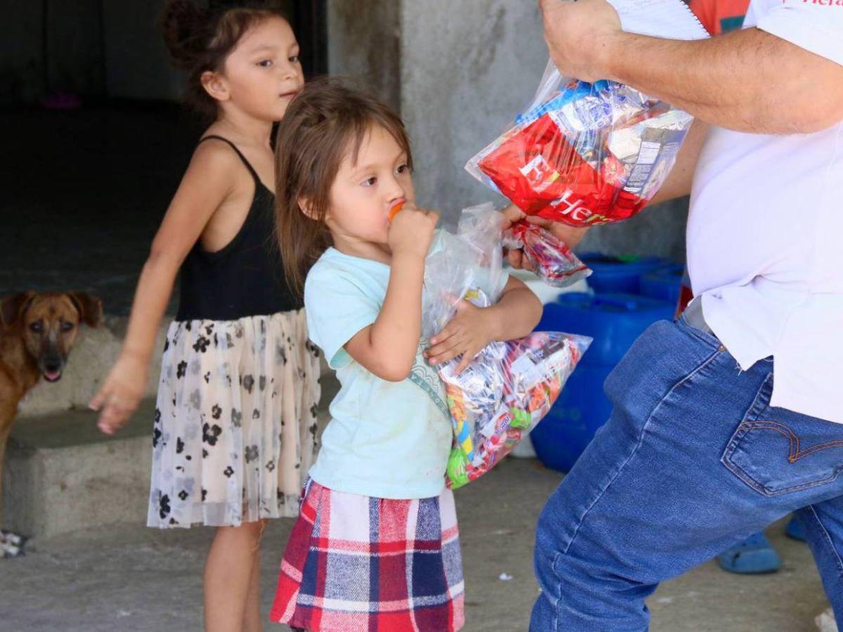 Con dulces que llegan al corazón, EL HERALDO y sus lectores alegran a los niños del Corredor Seco