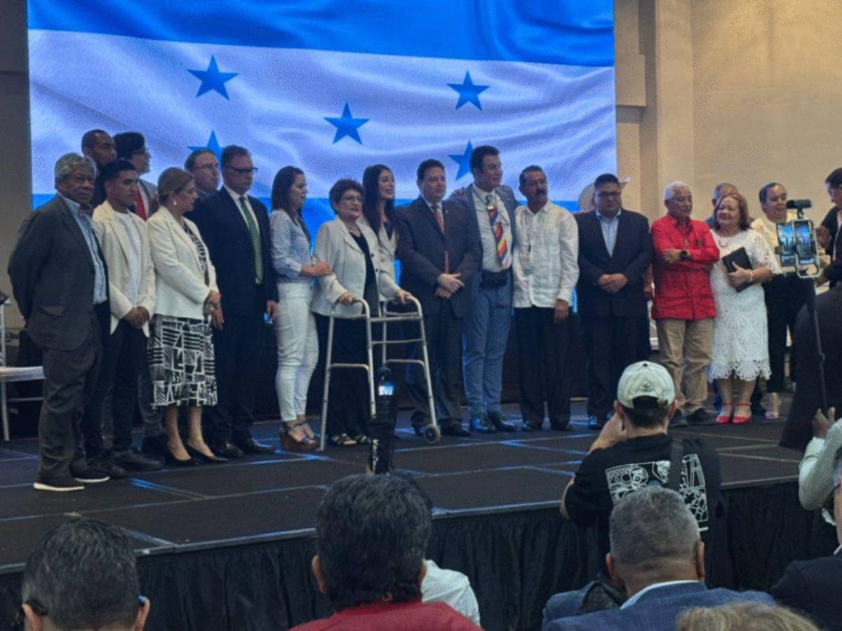 Dos jugadores de Olimpia se unen a movimiento de Salvador Nasralla y un DT que fue candidato de Libre