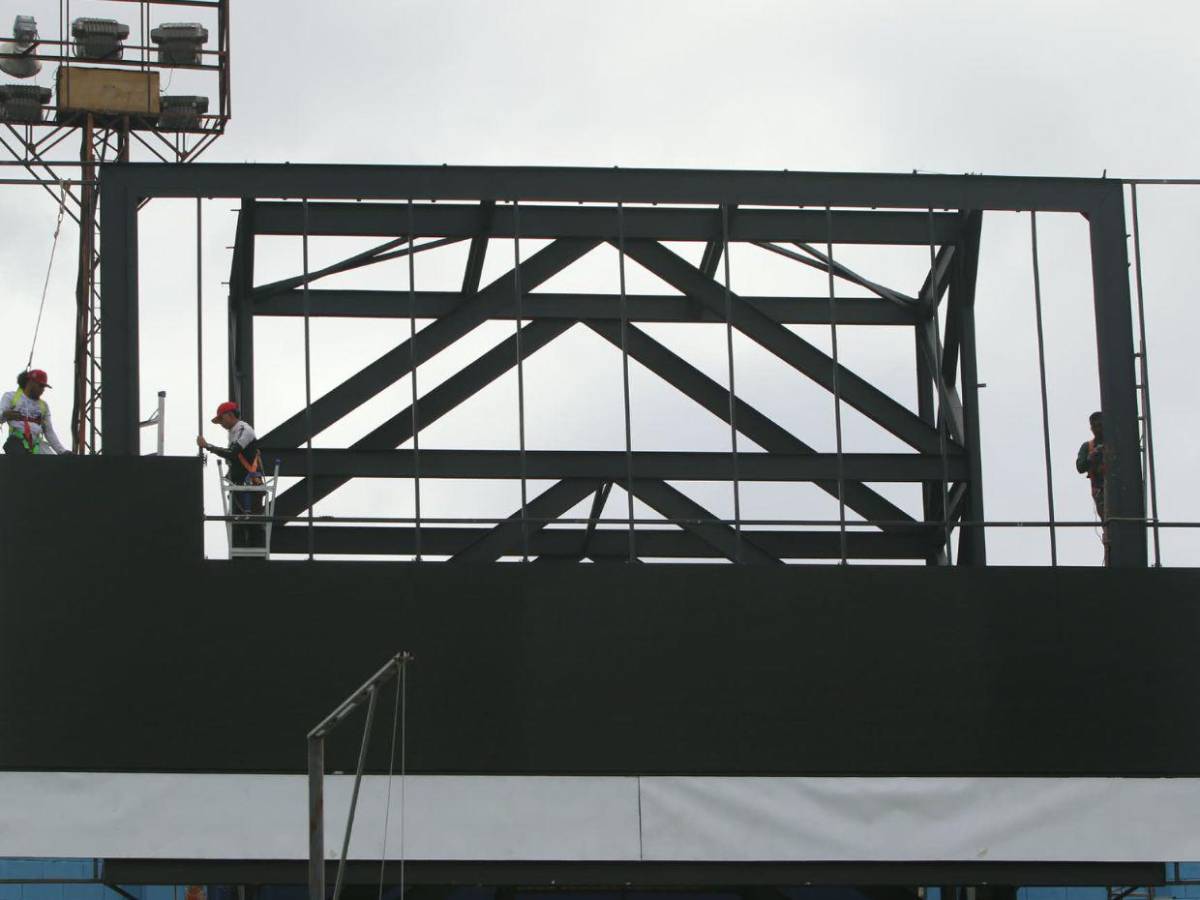 Así va quedando el Estadio Nacional de Tegucigalpa con su nueva pantalla gigante