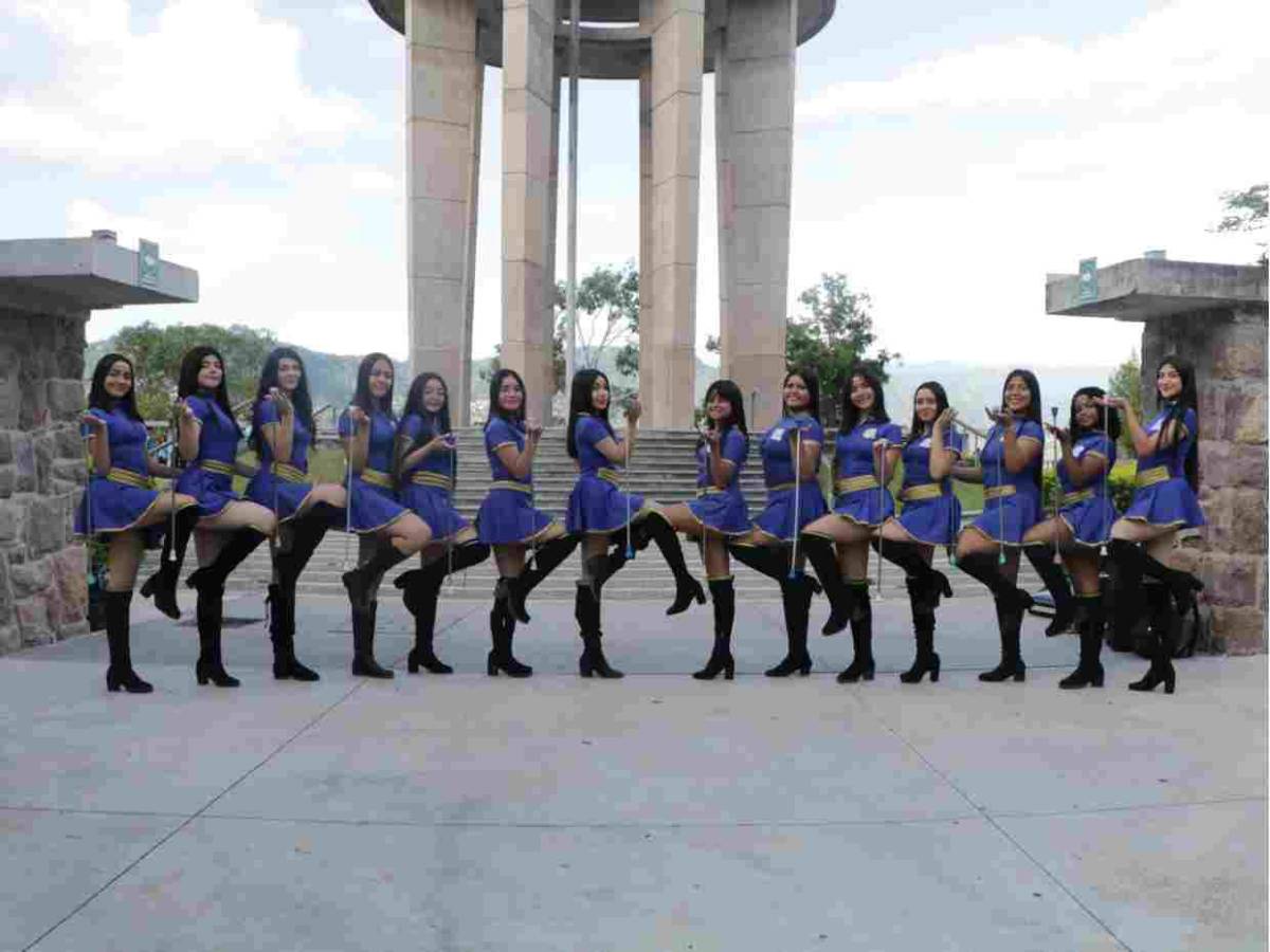 Palillonas del Instituto Yave Nissi están listas para el desfile de independencia