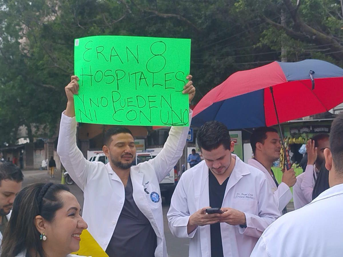 “Ni JOH se atrevió a tanto”: médicos en protestas por falta de pagos envían fuertes mensajes