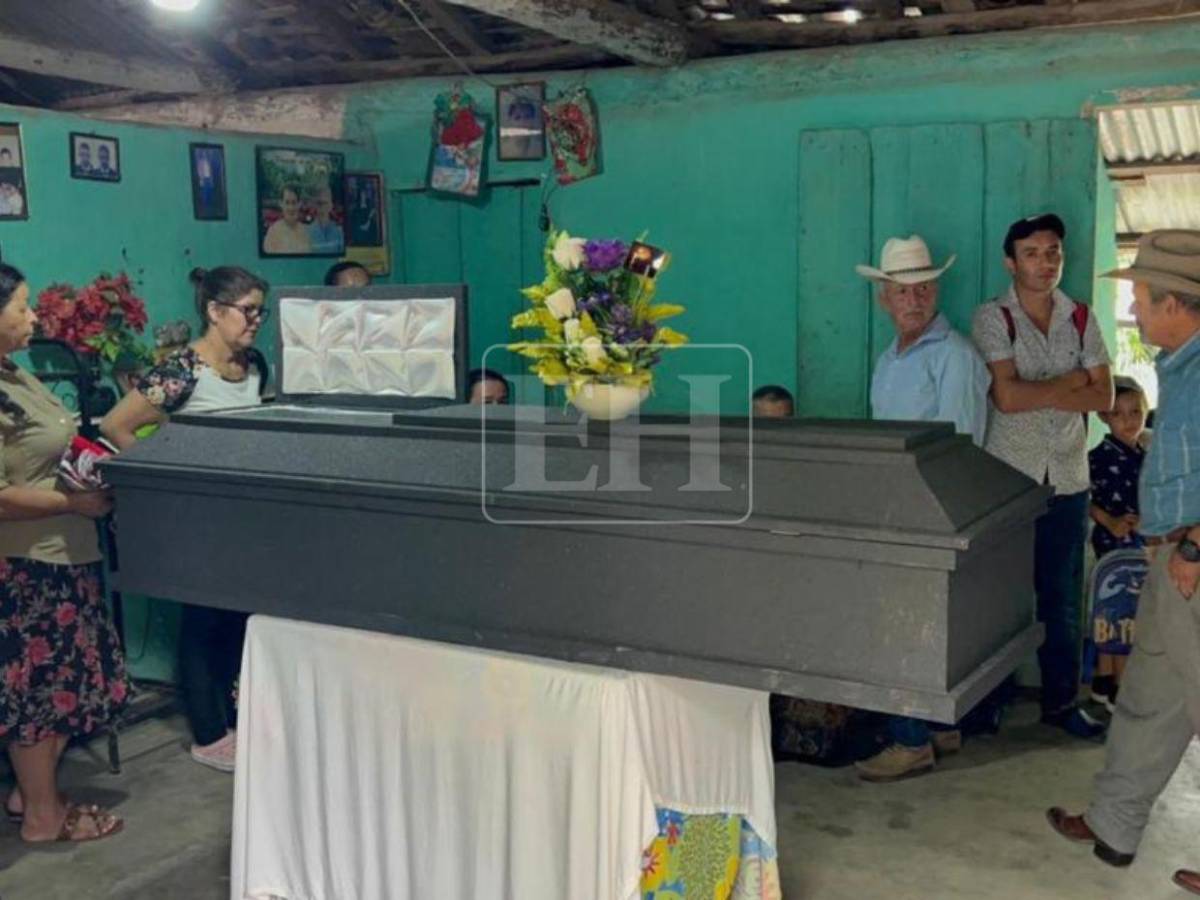 Así fue la visita de Salvador Nasralla a Santa Bárbara para despedir víctimas del accidente