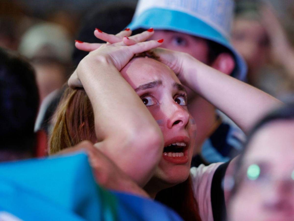 Argentinos salen a las calles a agradecer a su selección pese a la derrota ante España