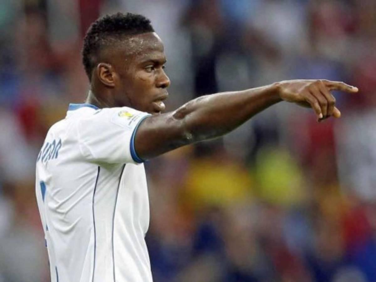 Acompaña a su hijo y a esto se dedica: La nueva vida de Maynor Figueroa en Inglaterra