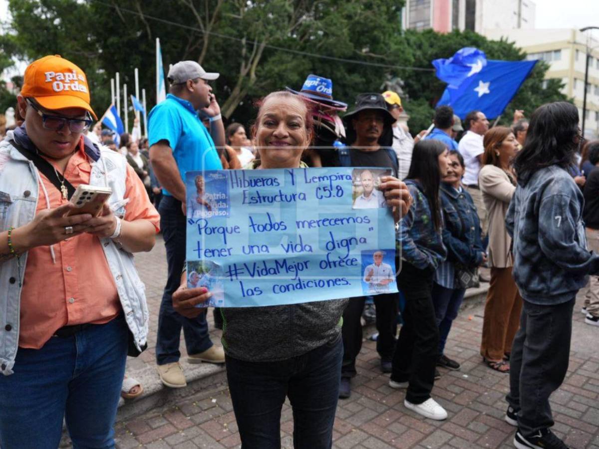 Simpatizantes llenan el centro de Tegucigalpa por investidura de Nasry Asfura