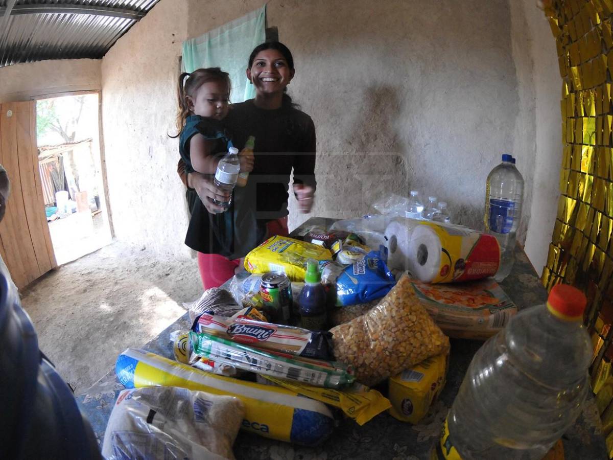 Lágrimas de alegría y sonrisas en la entrega de ayuda en el Corredor Seco