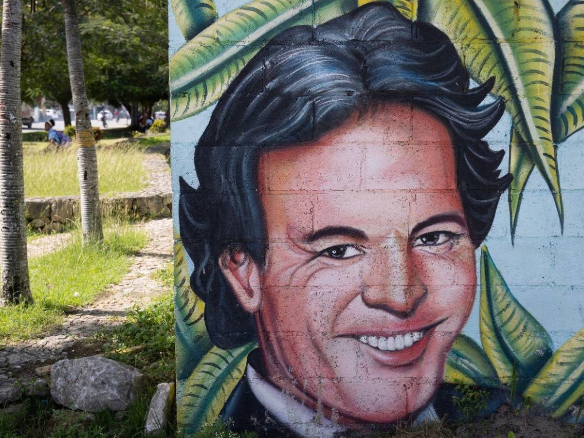 Julio Iglesias demanda a diario español que publicó acusaciones de abuso sexual en su contra