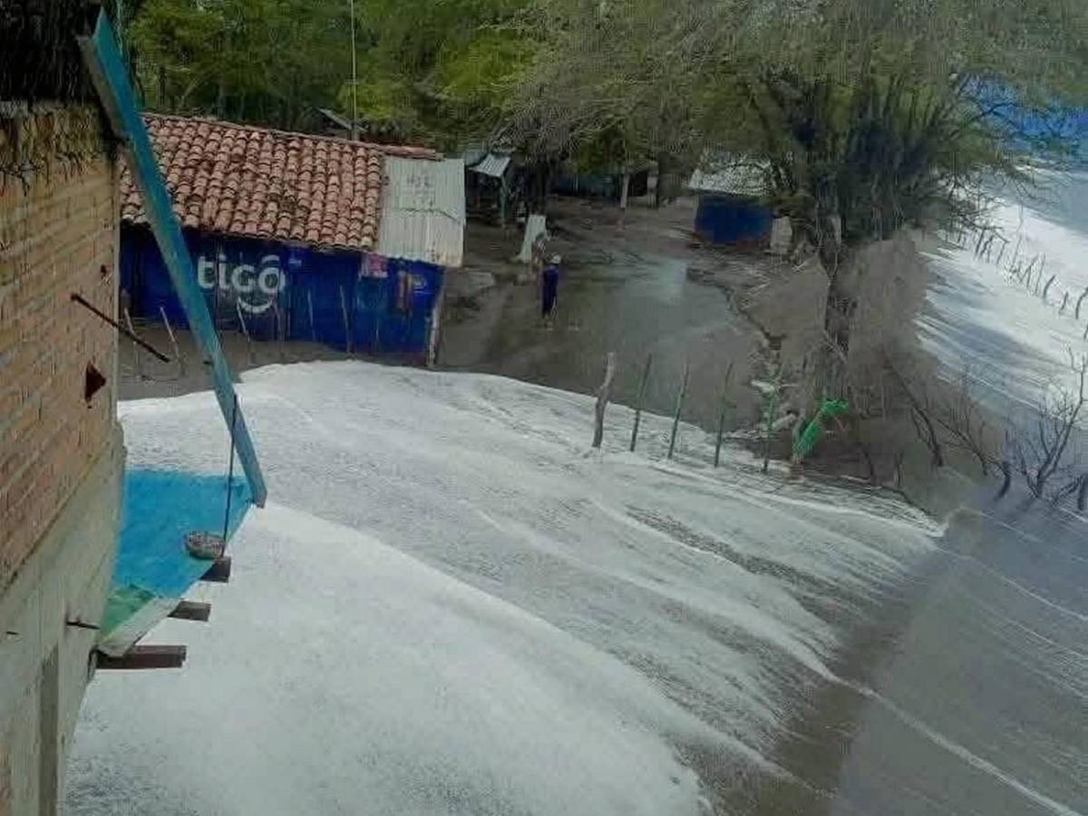 Las imágenes que deja el fuerte oleaje registrado en Cedeño por tormenta Cristina