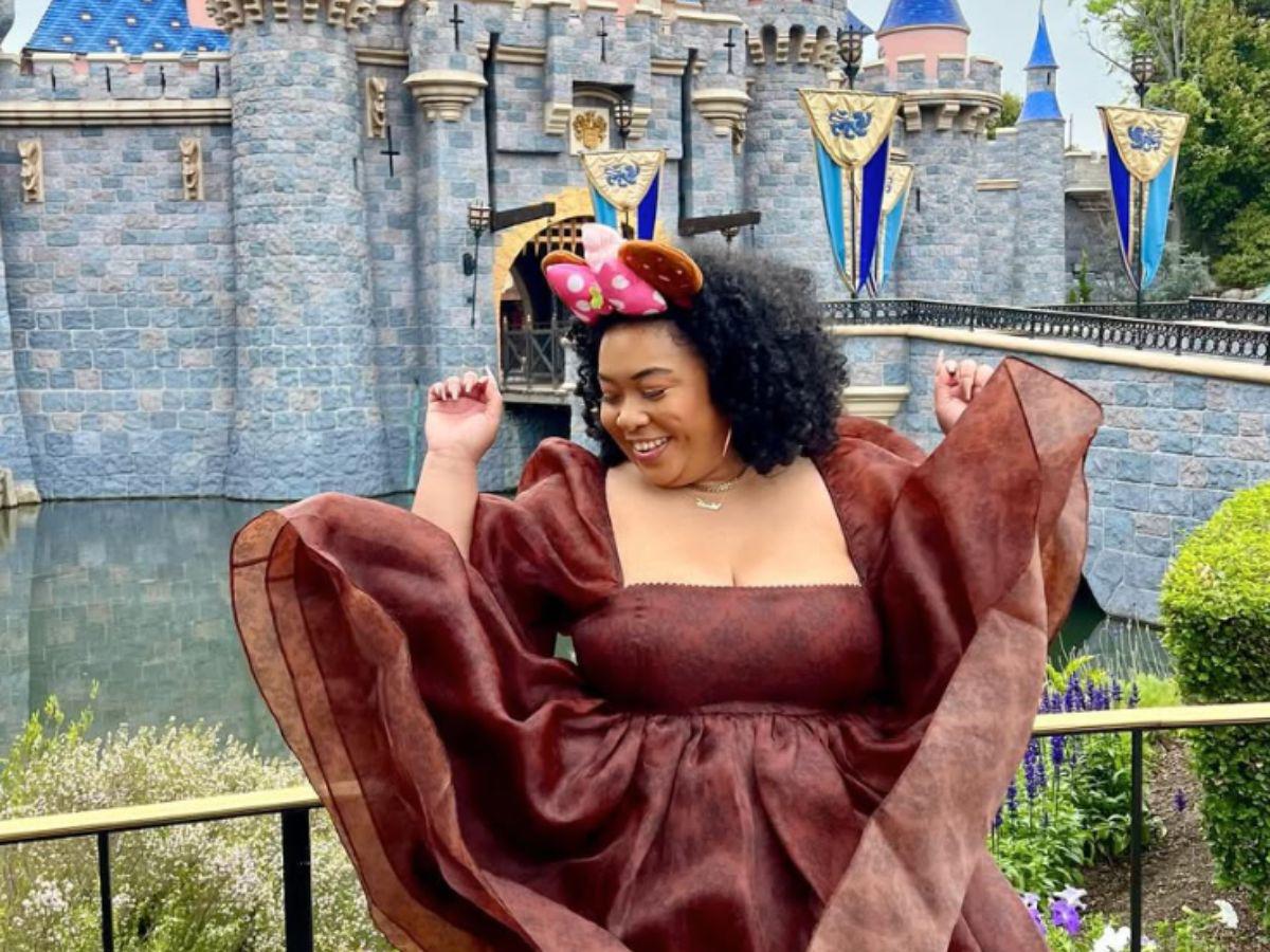 Fallece influencer de Disney a los 34 años tras una reacción alérgica durante cena navideña