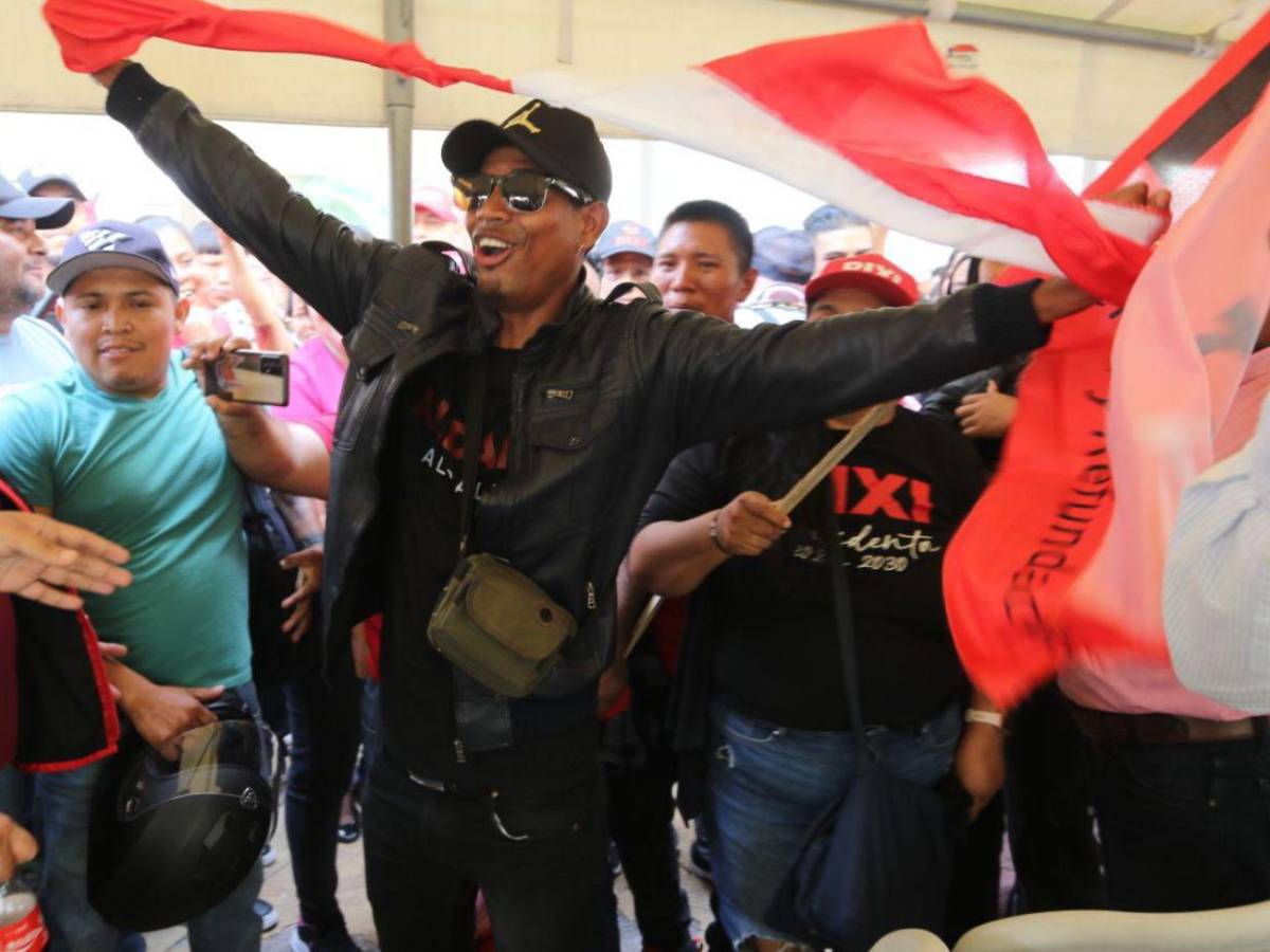 ¿Y el checazo? y diputado lanza agua: el caos en el Congreso Nacional