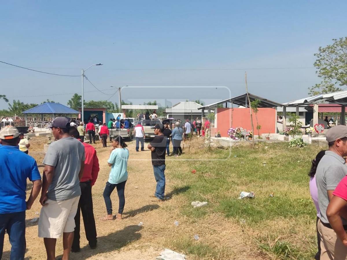 Nos dejas un vacío: dura despedida a las víctimas de la masacre en Trujillo