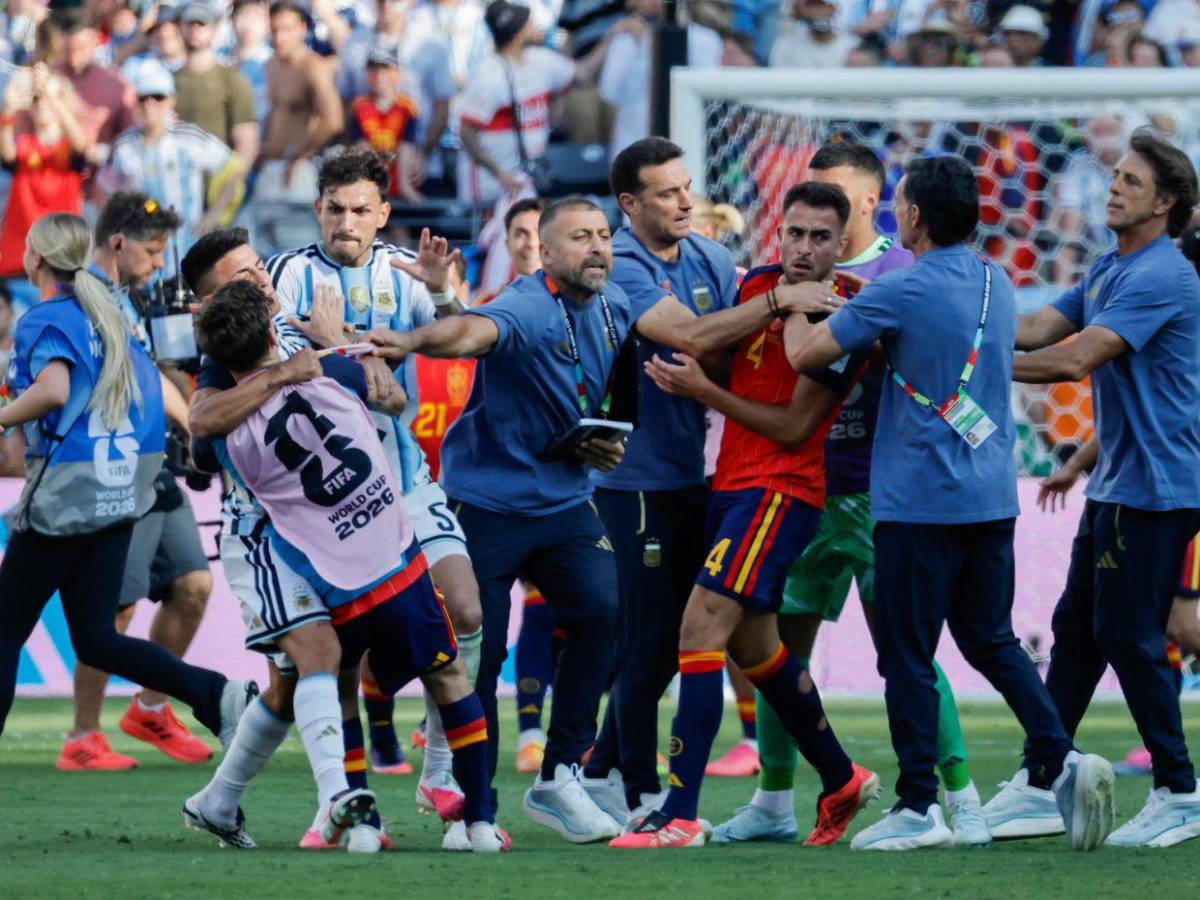 Polémica mundial: anuncian la decisión de la FIFA con Leandro Paredes tras pelea en final vs España