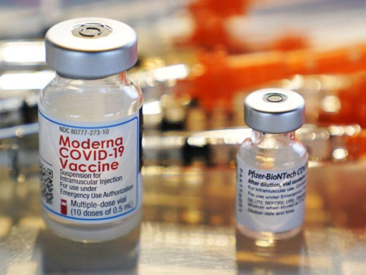 Las vacunas para bebés de Pfizer y Moderna bajo la lupa de expertos en EEUU