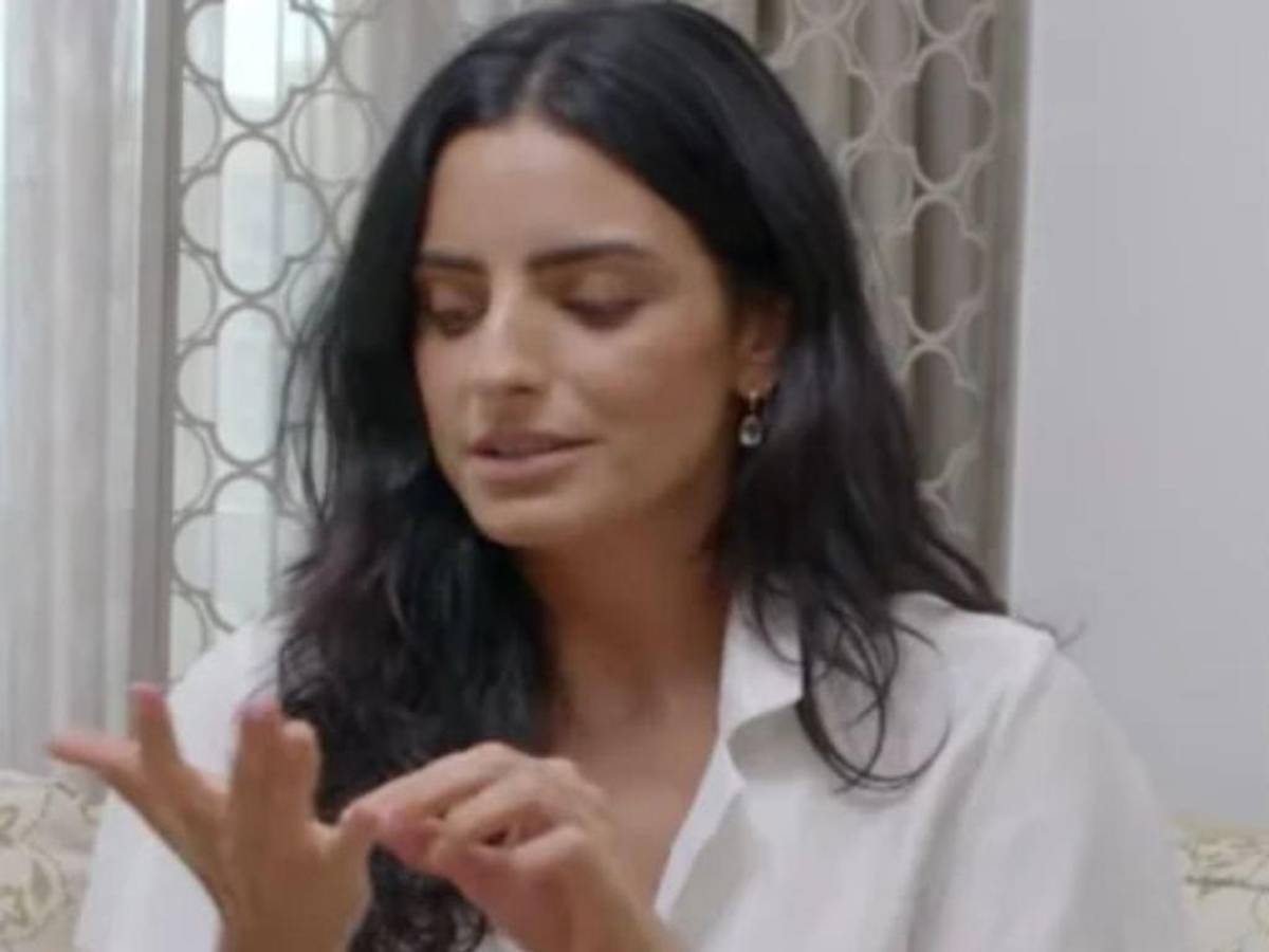 Aislinn puso la arañita en su mano segundos antes de mostrarla ante las cámaras.