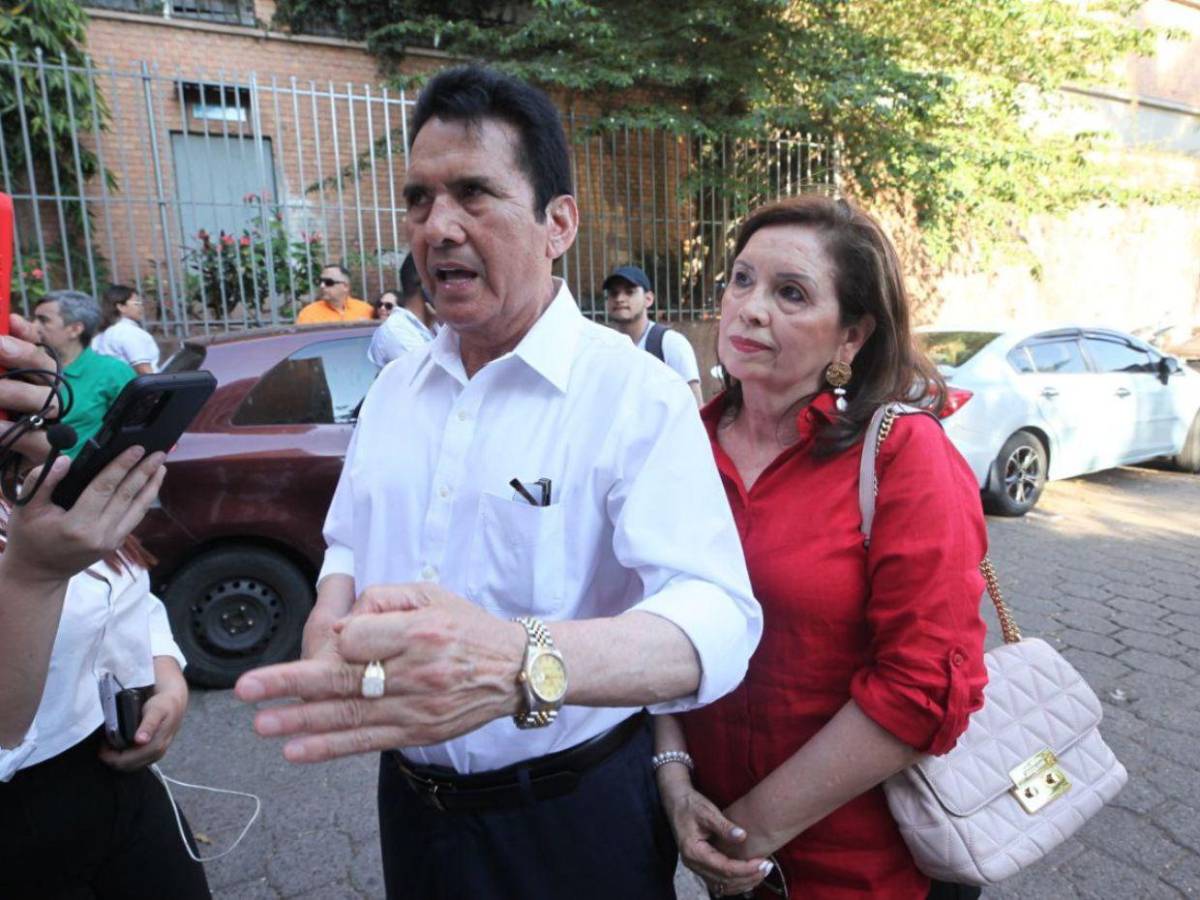 El blanco predominó: así lucieron las esposas de los precandidatos en las elecciones primarias