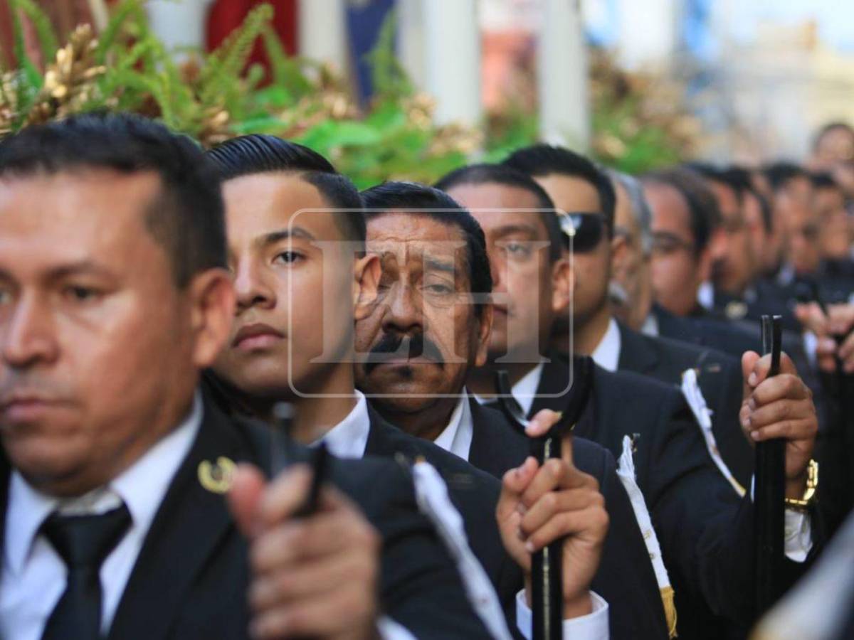 Solemne procesión del Santo Entierro recorre el centro de Tegucigalpa este Viernes Santo