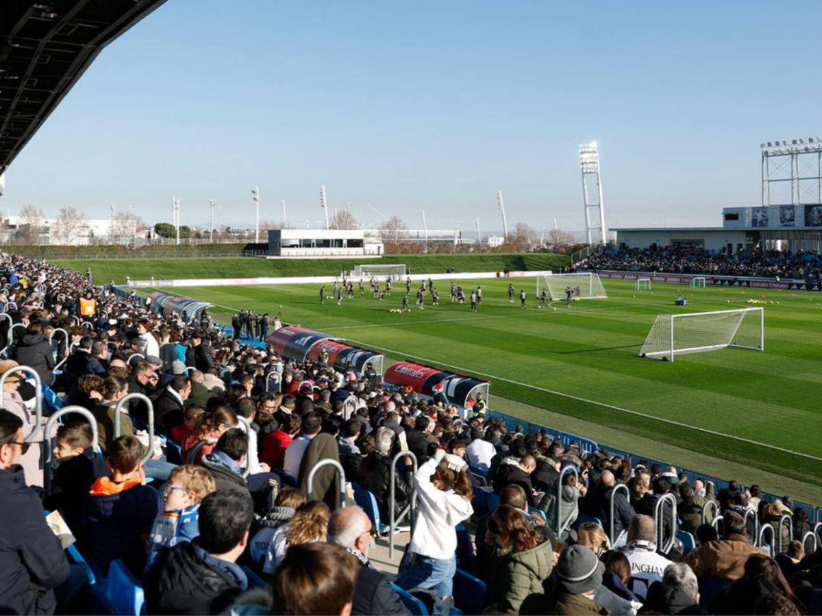 Real Madrid arropa a su afición y despierta ilusión en su penúltima práctica