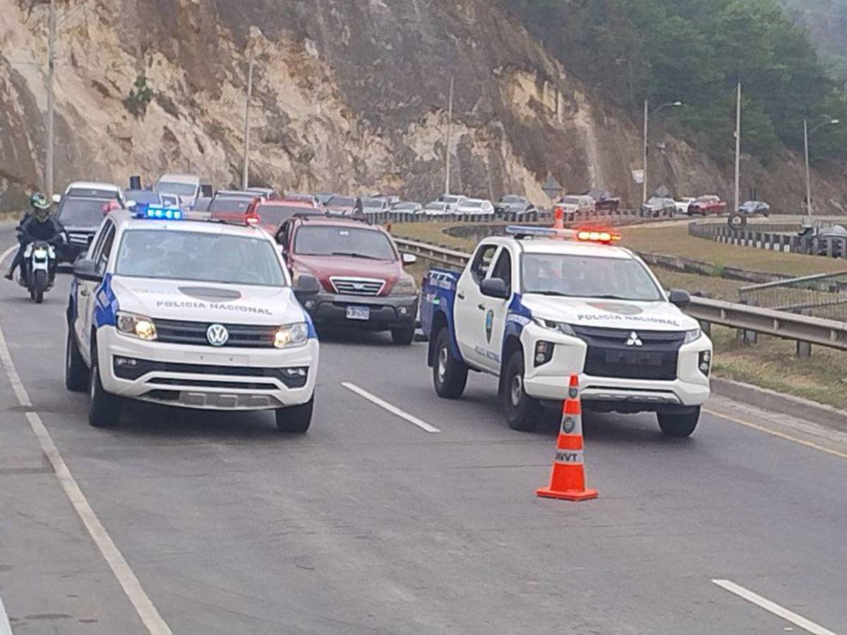 En caravanas y con retenes policiales, viajeros comienzan retorno a Tegucigalpa En caravanas y con retenes policiales, viajeros comienzan retorno a Tegucigalpa