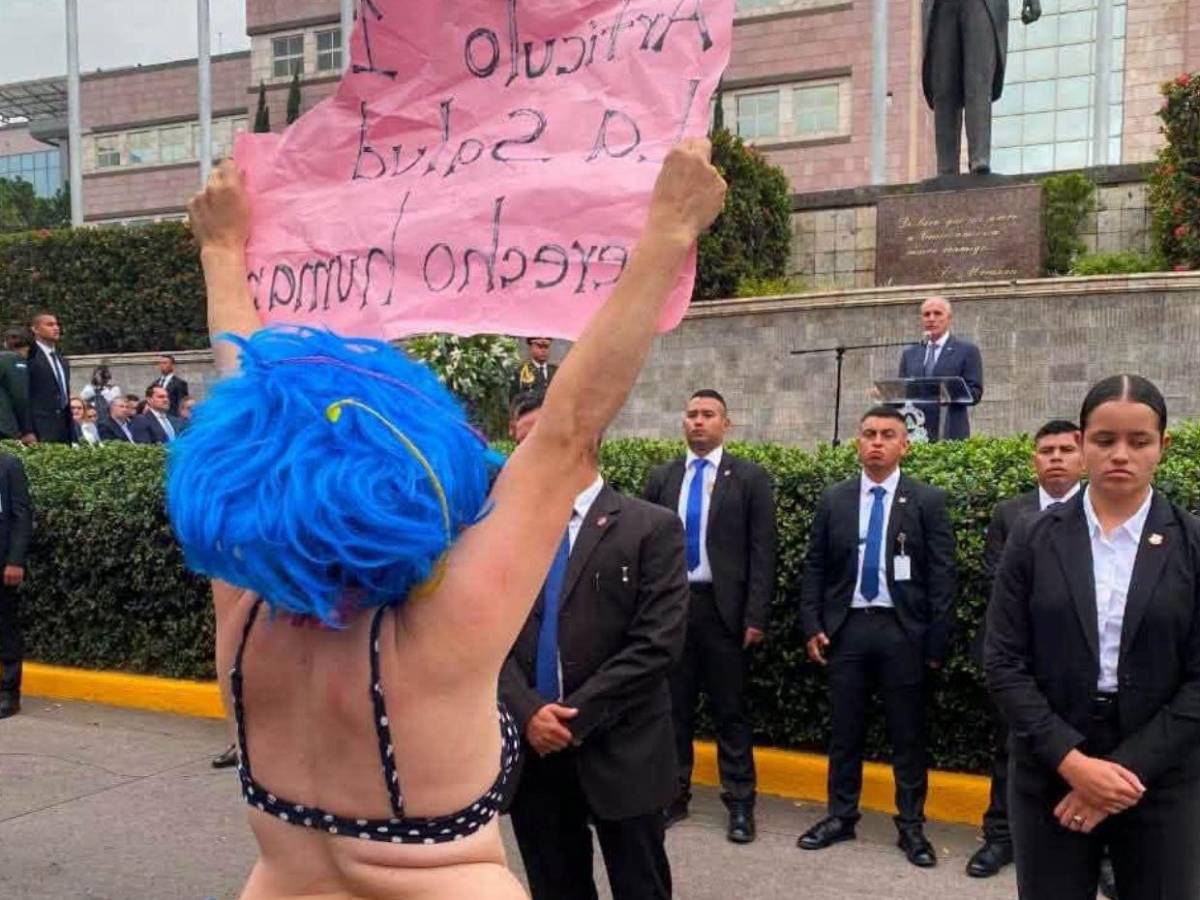 Floridalia Aguilar, viral por su manifestación durante discurso de Nasry Asfura, revela que aún no es doctora