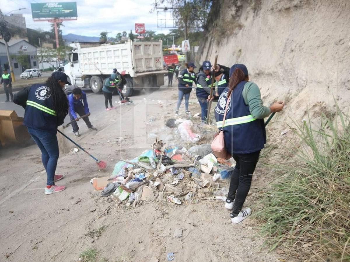 Más de 215 toneladas de basura retiran en operativos de limpieza en la capital