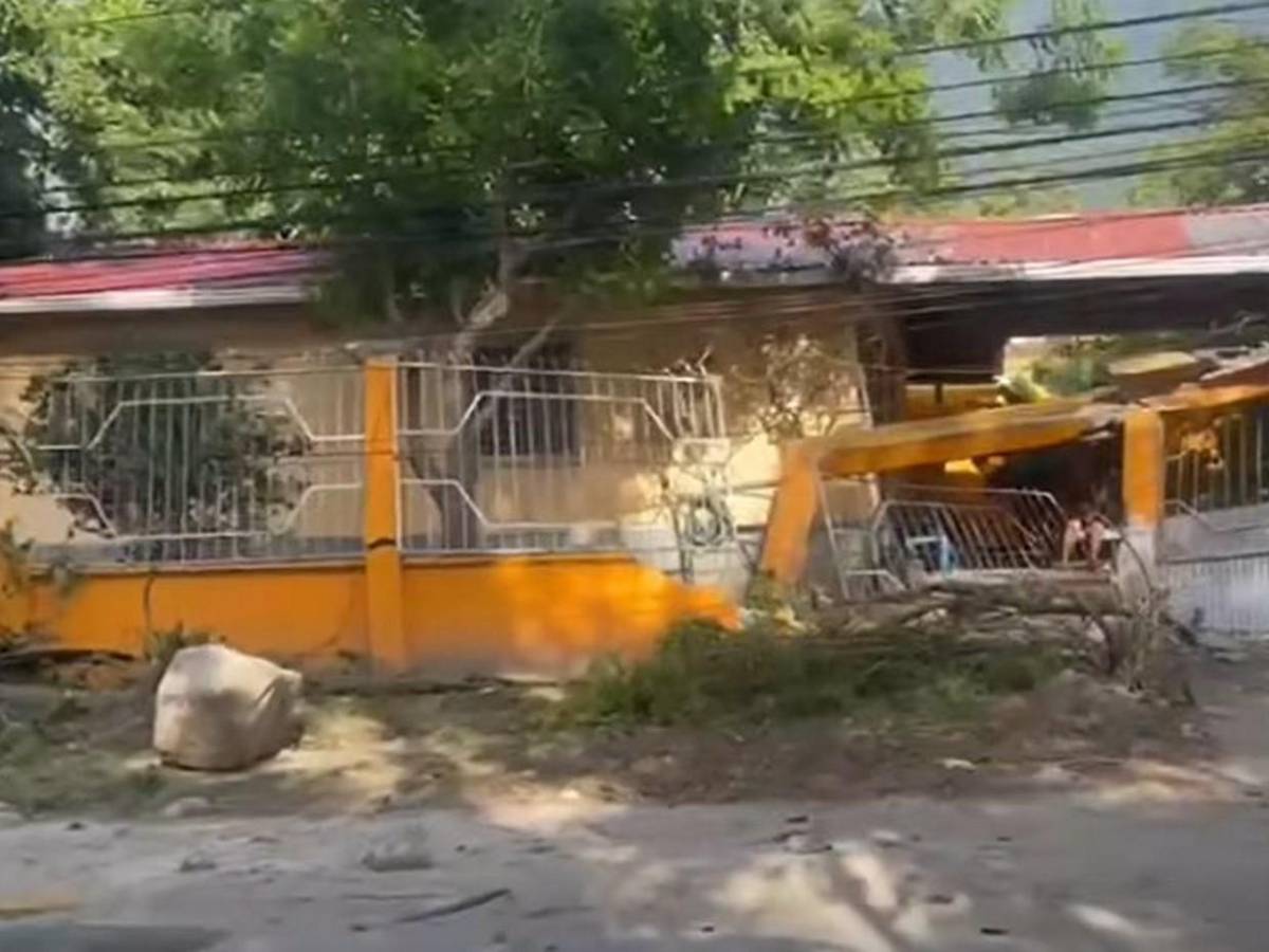 Conductor intenta huir de la Policía y termina incrustado en una casa en SPS