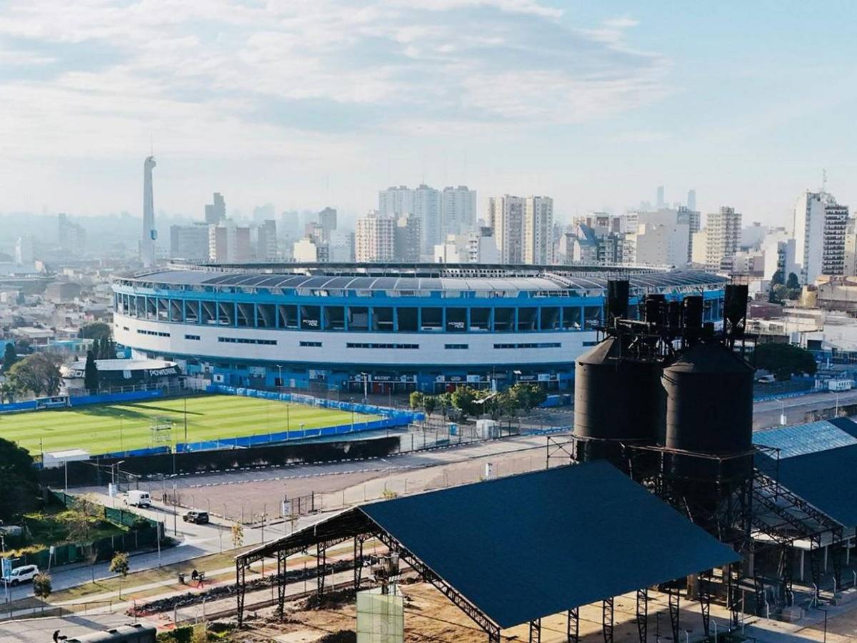 ¿No pagan la pensión, pero quieren vivir en el estadio?: Argentina cierra estadios a padres morosos