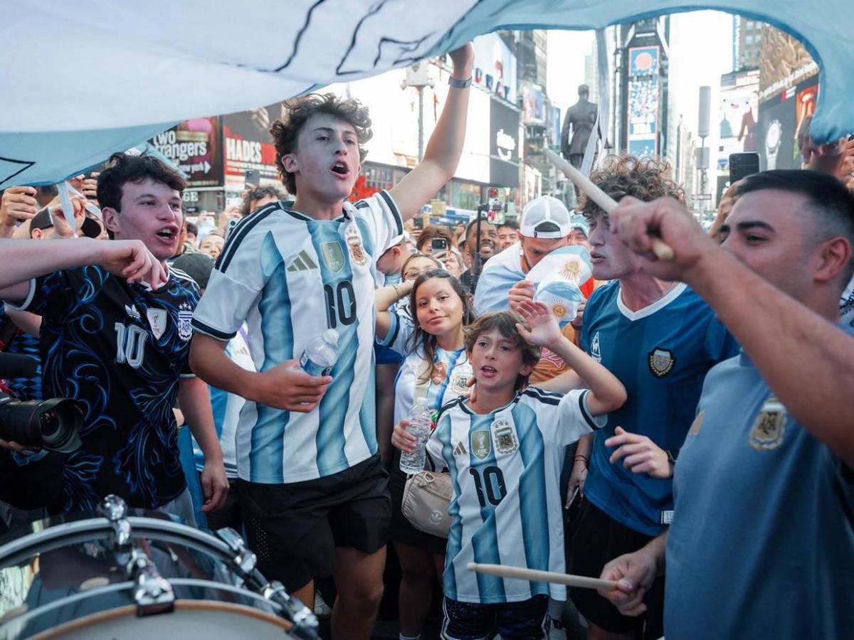 De blanco y celeste se pinta la ciudad de Kansas para el banderazo Argentina vs Argelia
