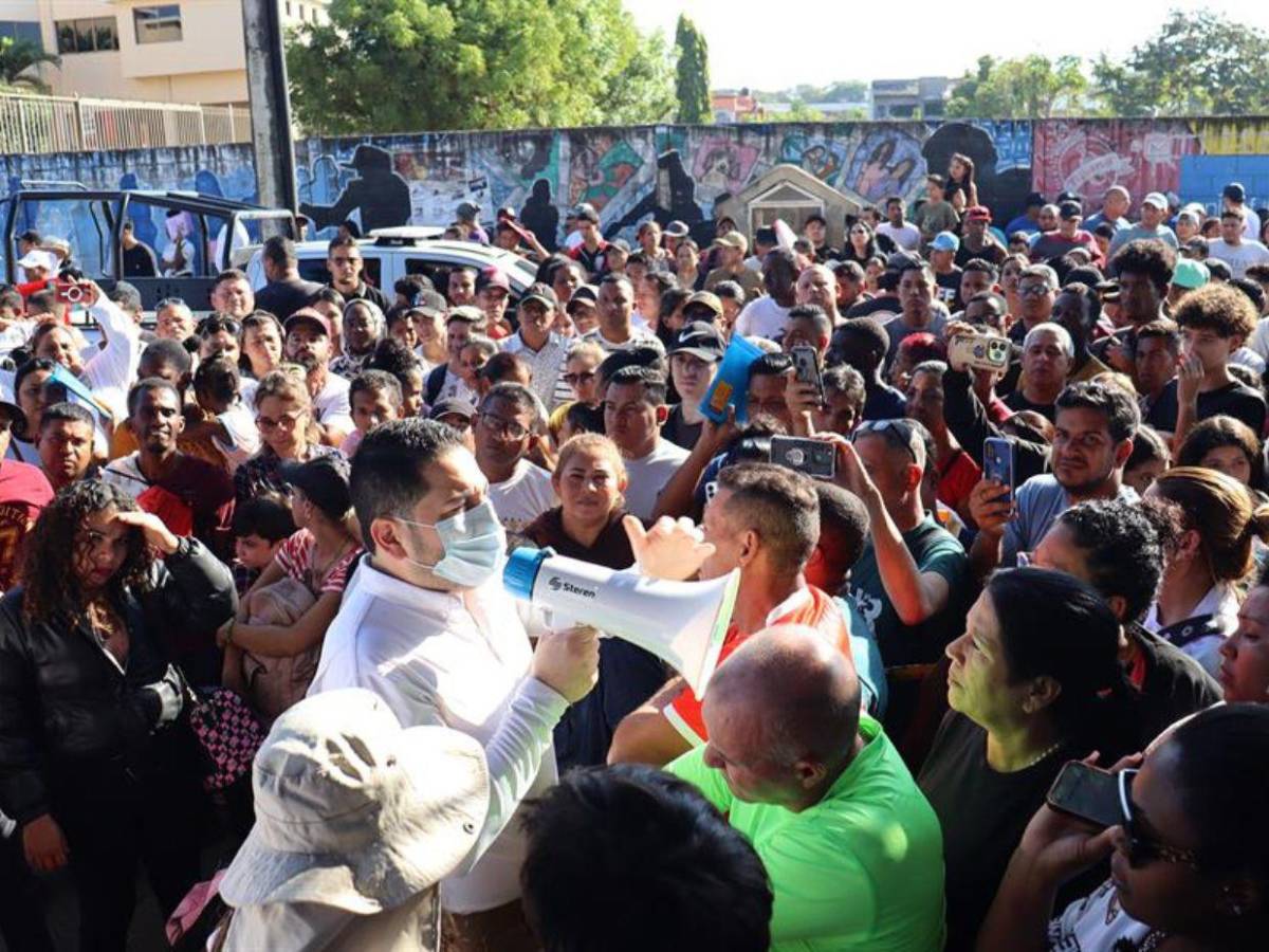 Angustia y lamentos: migrantes varados en México sufren cancelación del programa CBP-One