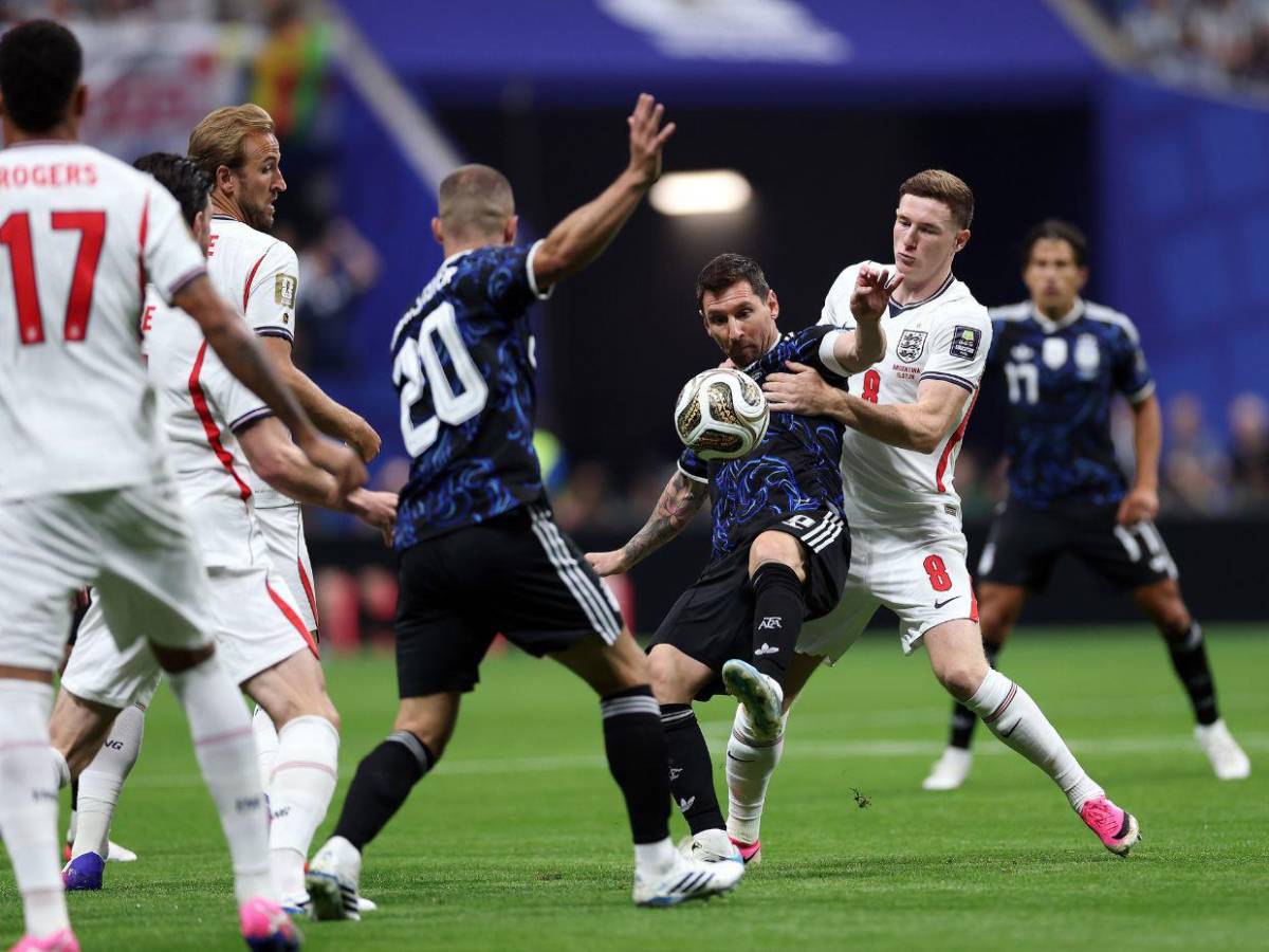 Argentinos destruyen a Gary Neville: Espero no ser tan estúpido...