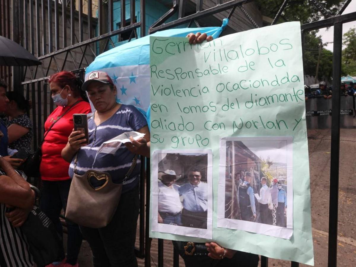 Amenazas a muerte y patronato impuesto: Vecinos de Lomas del Diamante protestan frente a la Alcaldía