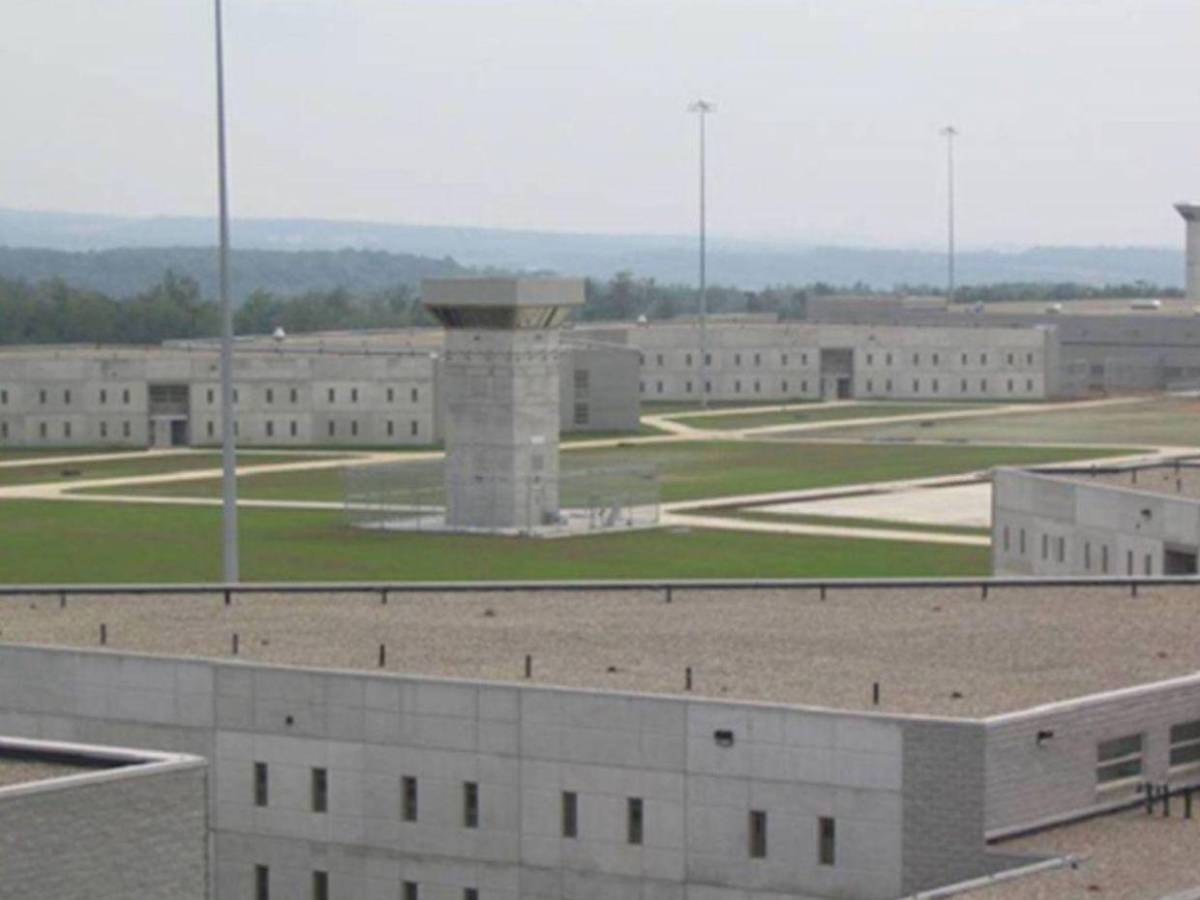 Así son las cárceles que doña Elvira visitó en EE UU donde guardan prisión JOH y Tony Hernández