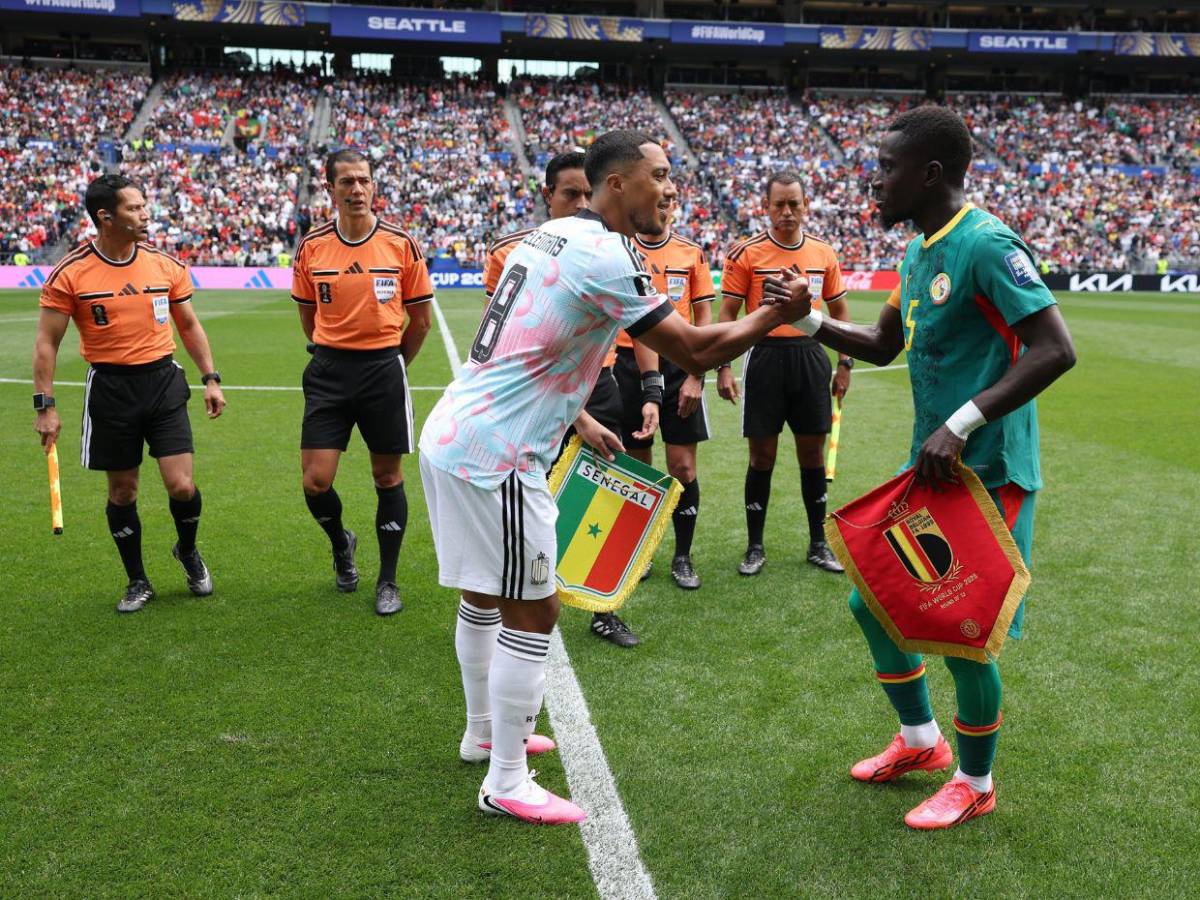 Africanos atizan contra Saíd Martínez por penal sancionado; redes explotan por su decisión