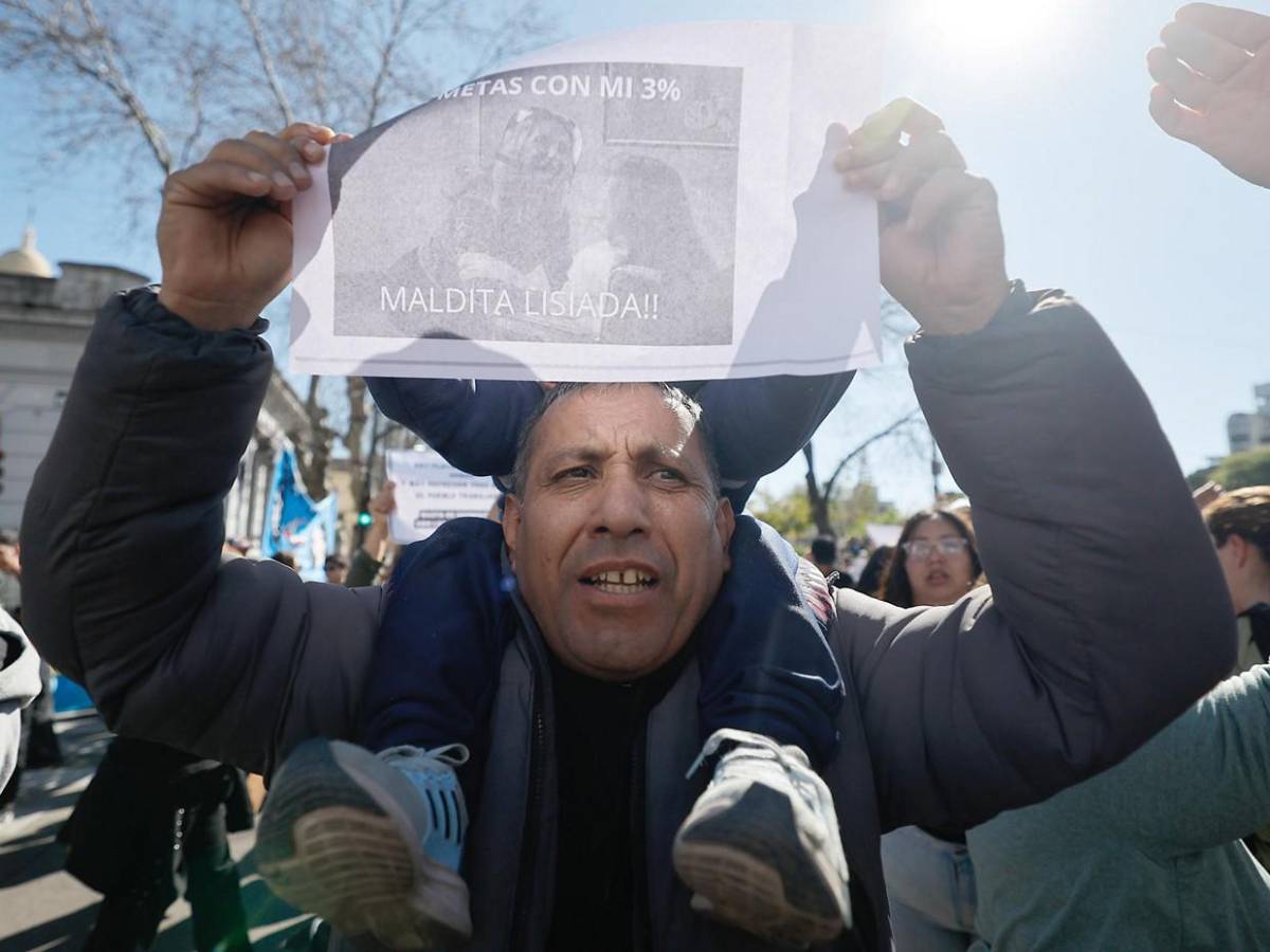 Milei tras agresión en mitin: Fue emocionante enfrentar la lluvia de piedras