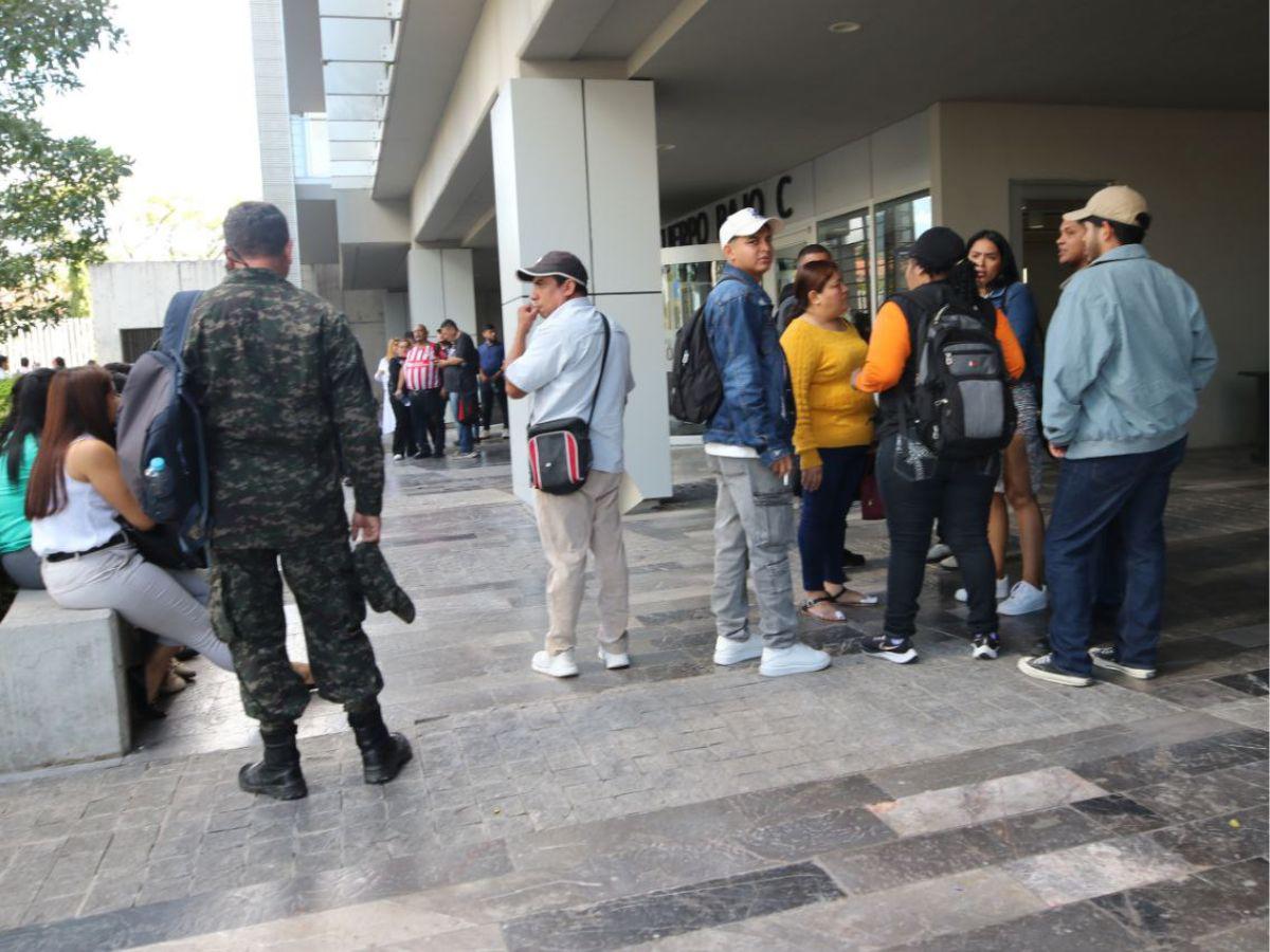 Colectivos de Libre paralizan operaciones en el Instituto de la Propiedad