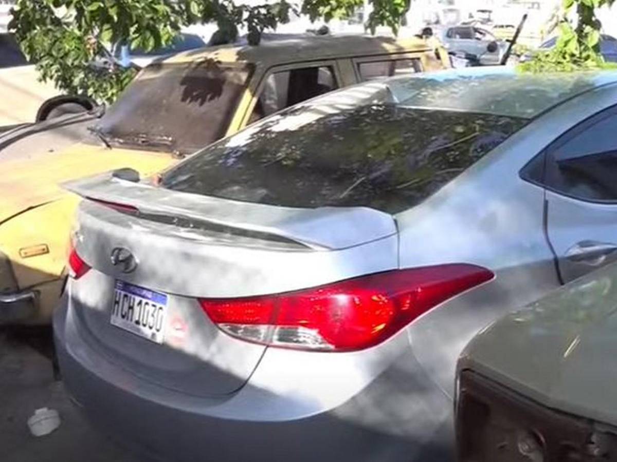 Tres detenidos tras agresivo retiro de vehículo por falta de pago en la capital