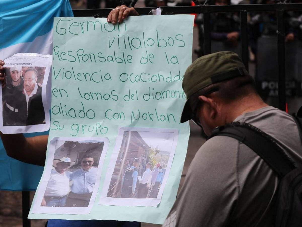 Amenazas a muerte y patronato impuesto: Vecinos de Lomas del Diamante protestan frente a la Alcaldía