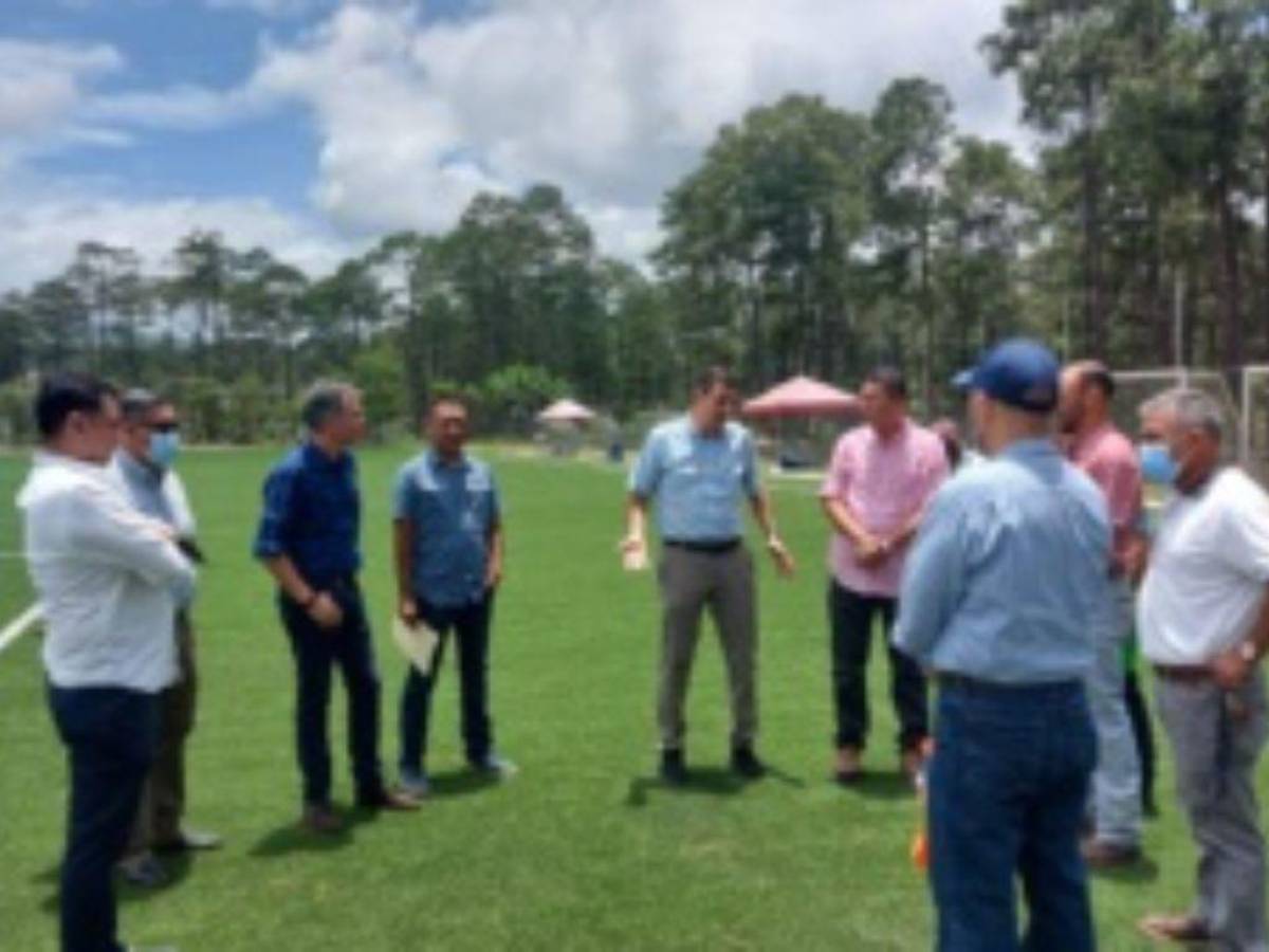Fenafuth ultima detalles para construcción de estadio de grama natural en Siguatepeque