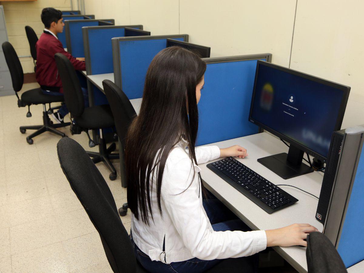 Computadoras, vehículos y mobiliario: las recientes inversiones en la UNAH Computadoras, vehículos y mobiliario: las recientes inversiones en la UNAH