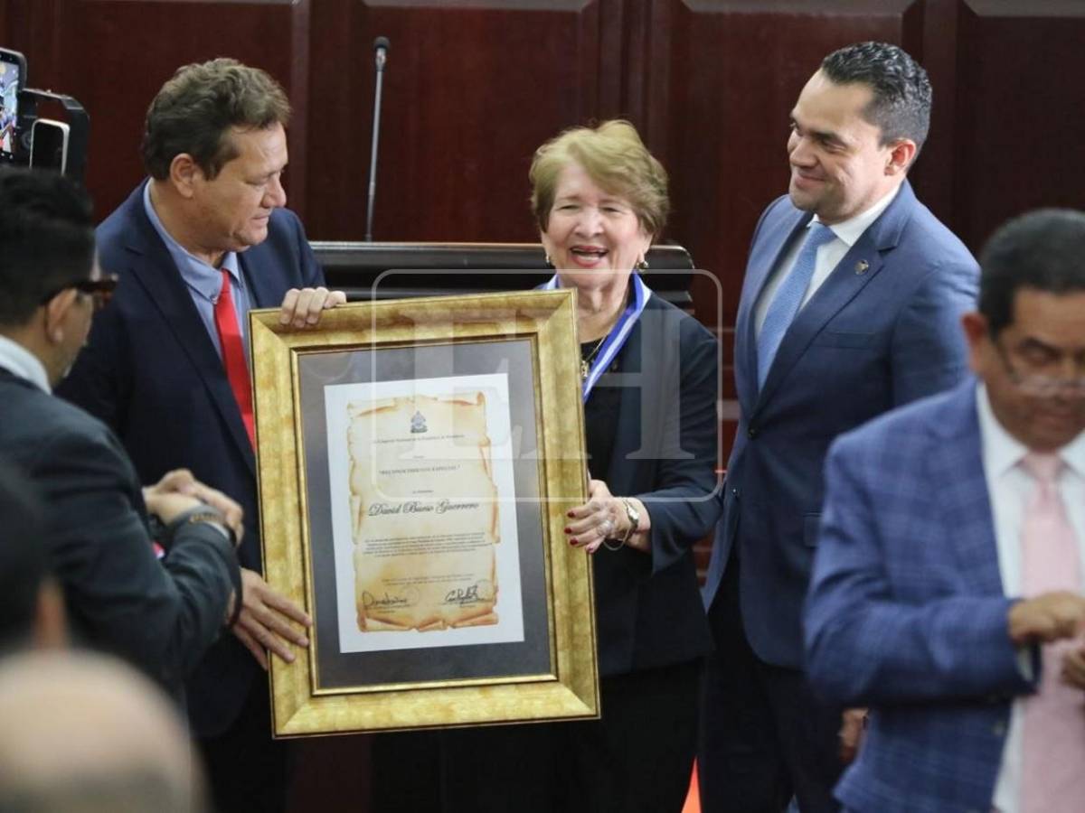 Congreso Nacional condecora a los mundialistas de España 82 con Gran Cruz con Placa de Plata