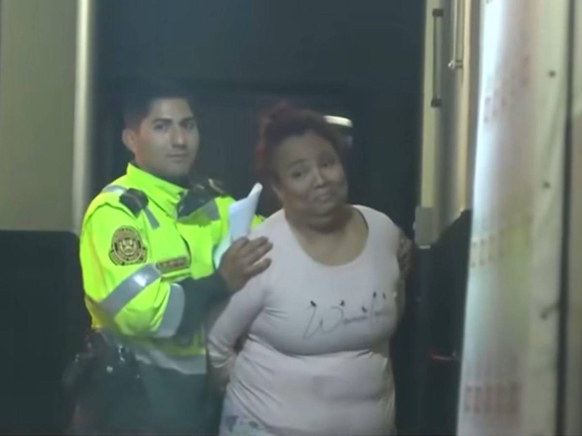 Mujer mató a su esposo, lo ocultó ocho días bajo la cama y luego en su carro en Perú